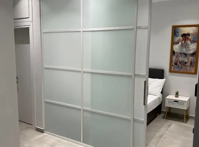 Fzin Apartman *